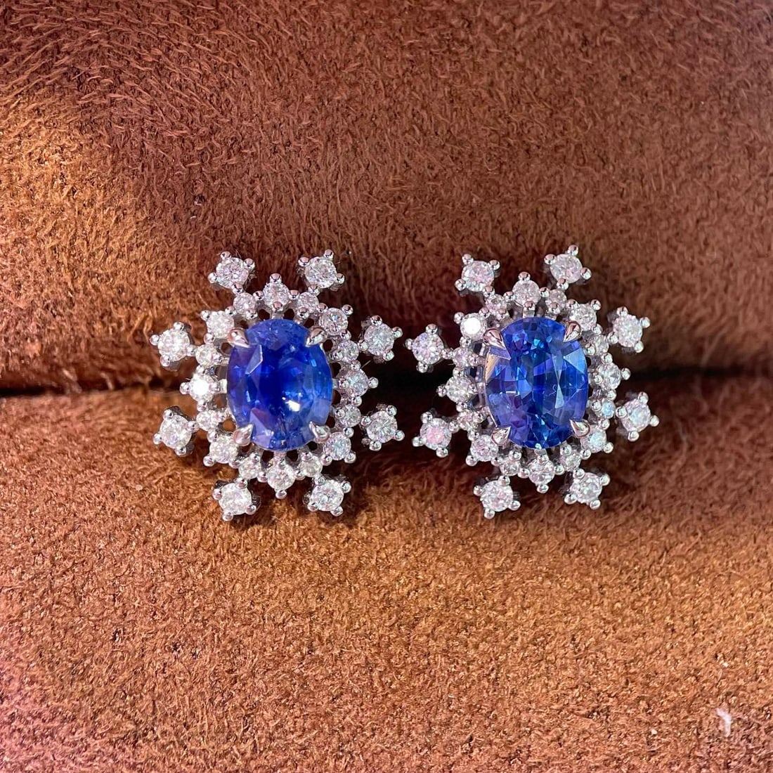 14k Gold 1.75 Ctw Natural Sapphire & Diamond Earrings: Ref:230950131 // gold content:14k gold // main gemstone:sapphire // shape:oval // carat weight:1. 35ct // color:cornflower blue // treatment:natural // // adjacent gemstone 2 : diamond // shape:round