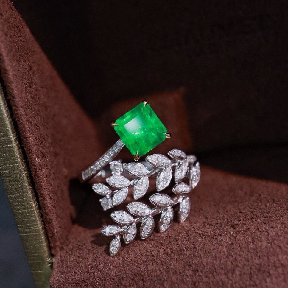 14k Gold 1.47 Ctw Vivid Green Natural Emerald & Diamond Ring: Ref:230950137 // gold content:14k gold // ring size:7. 25us // // main gemstone:emerald // shape:octagonal // carat weight:1. 14ct // color:vivid green // treatment:natural // // adjacent gemstone