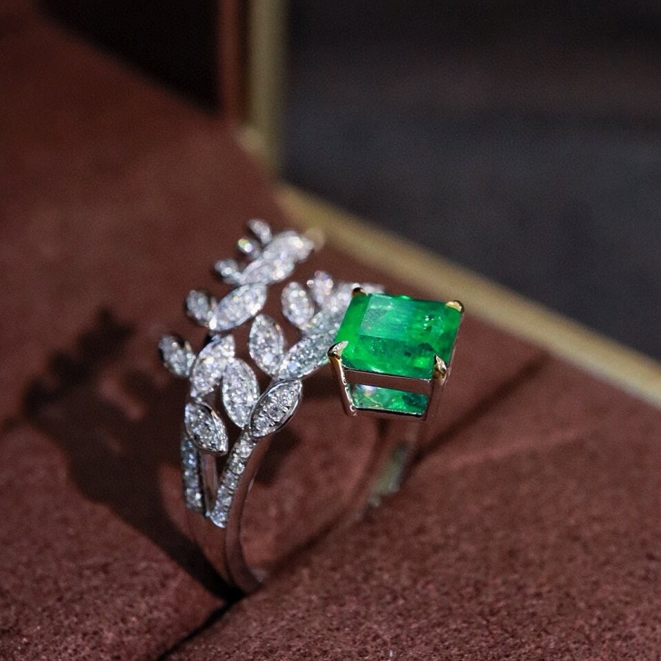 14k Gold 1.47 Ctw Vivid Green Natural Emerald & Diamond Ring - 2