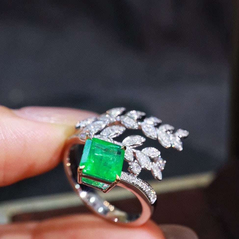 14k Gold 1.47 Ctw Vivid Green Natural Emerald & Diamond Ring - 6