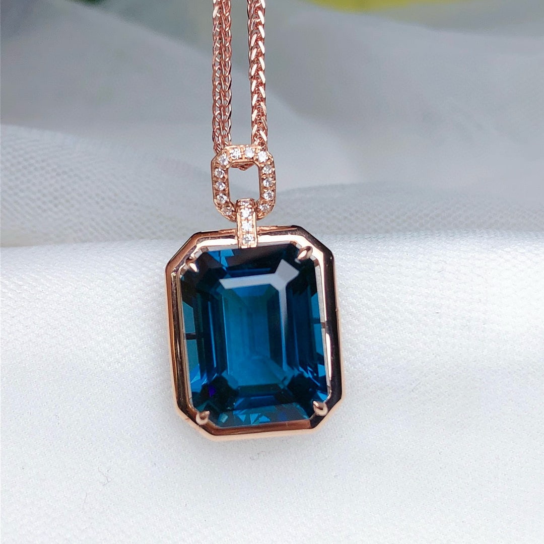 14k Gold 9.15 Ct Natural Topaz & Diamond Pendant( Without Chain ): Ref:230950141 // gold content:14k gold // main gemstone:topaz // shape:octagonal // carat weight:9. 15ct // color:london blue // treatment:natural // // adjacent gemstone 2 : diamond // number of ston