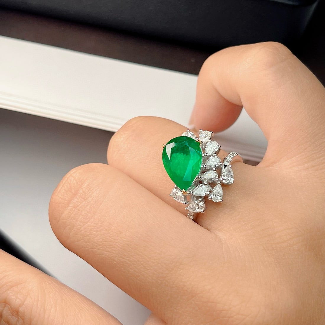 14k Gold 3.00 Ct Vivid Green Natural Emerald & Diamond Ring - 8