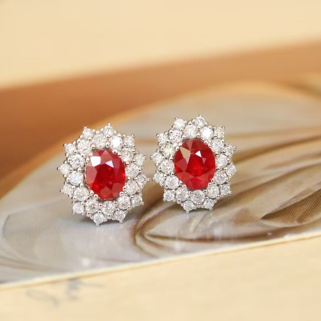 14k Gold 1.46 Ctw Natural Ruby & Diamond Earrings: Ref:230950154 // gold content:14k gold // main gemstone:ruby // shape:oval // carat weight:1ct // color:pigeonblood red // treatment:natural // // adjacent gemstone 2 : diamond // shape:round //