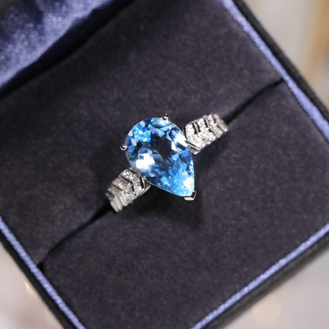 14k Gold 3.20 Ct Natural Aquamarine & Diamond Ring: Ref:230950161 // gold content:14k gold // ring size:7. 25us // // main gemstone:aquamarine // shape:pear // carat weight:3. 20ct // color:santa maria color // treatment:natural // // adjacent