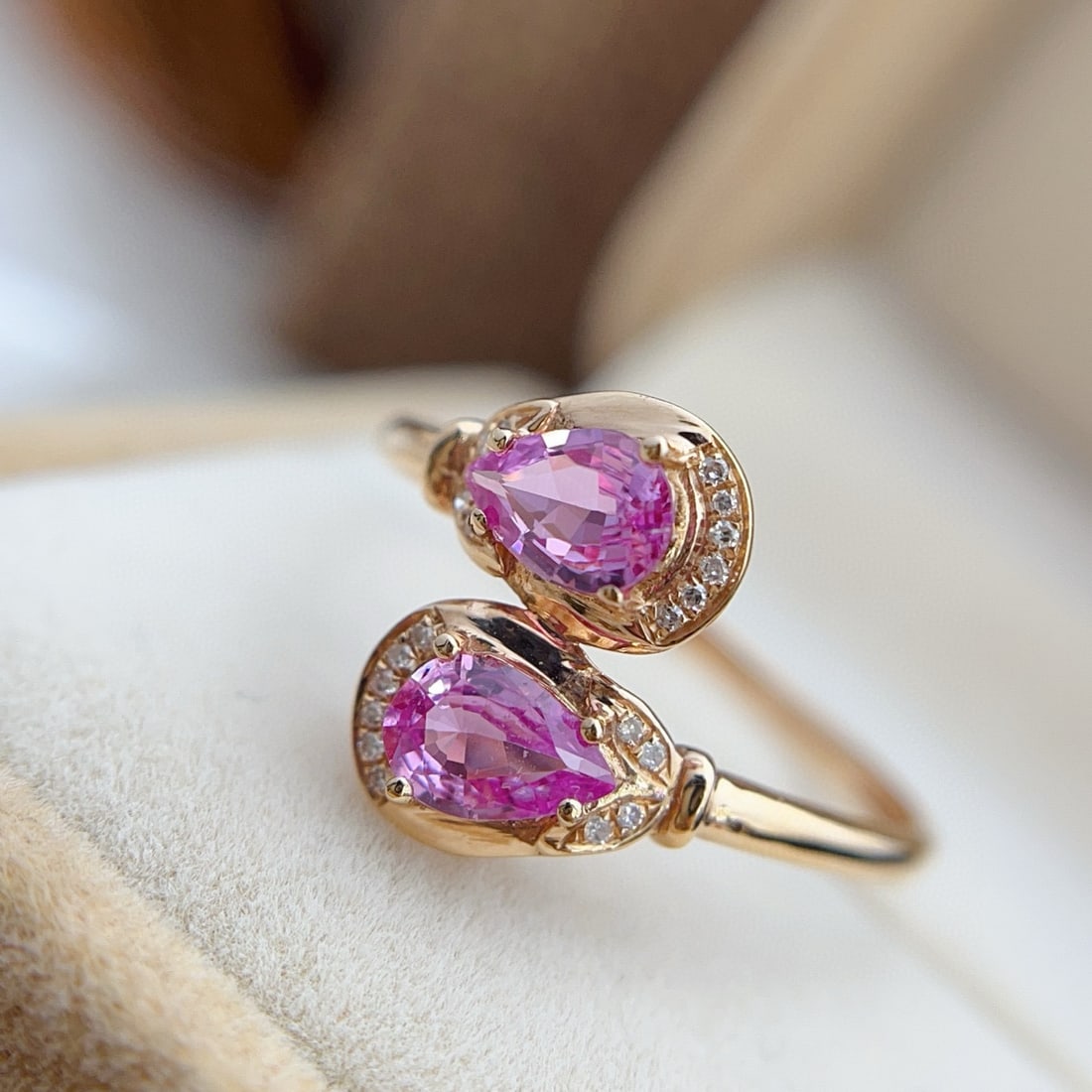 14k Gold 0.70 Ct Natural Padparadscha Sapphire & Diamond Ring - 3