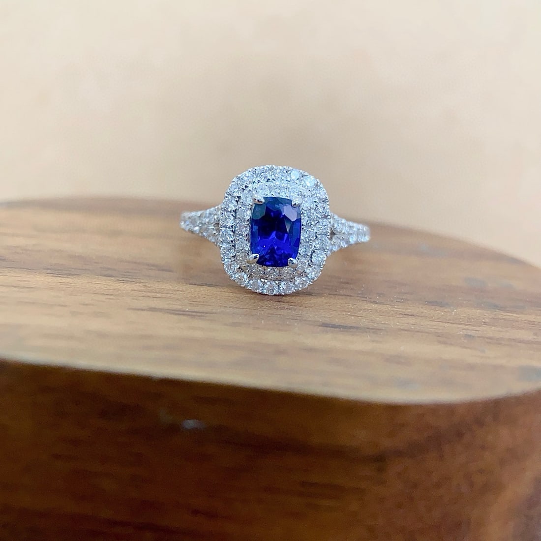 14k Gold 1.70 Ctw Natural Sapphire & Diamond Ring: Ref:230950173 // gold content:14k gold // ring size:7. 25us // // main gemstone:sapphire // shape:cushion // carat weight:1. 00ct // color:blue // treatment:natural // // adjacent gemstone 2 :