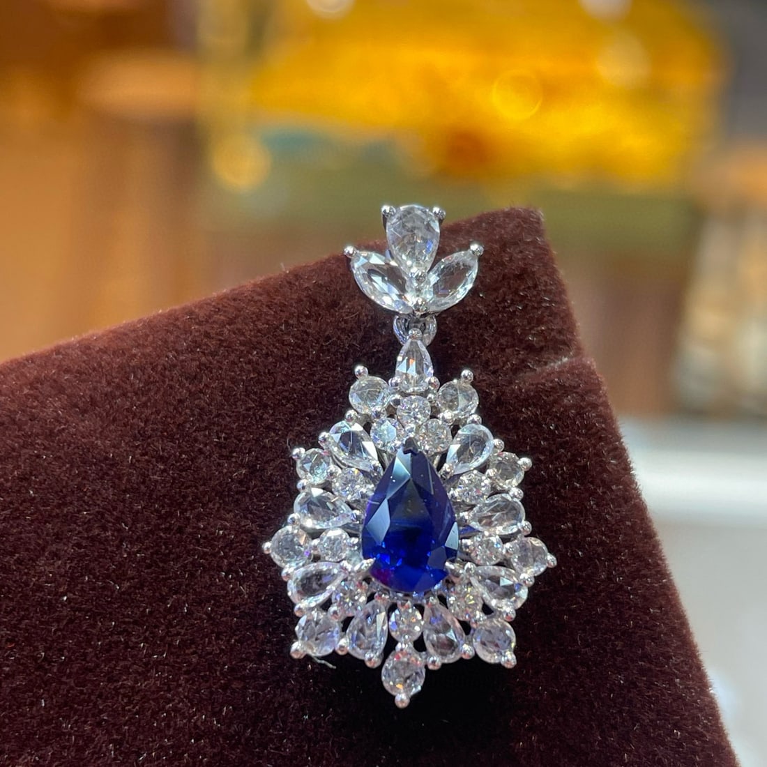 14k Gold 1.15 Ctw Natural Sapphire & Diamond Pendant( Without Chain ): Ref:230950180 // gold content:14k gold // main gemstone:sapphire // shape:pear // carat weight:1. 00ct // color:blue // treatment:natural // // adjacent gemstone 2 : diamond // shape:round // carat