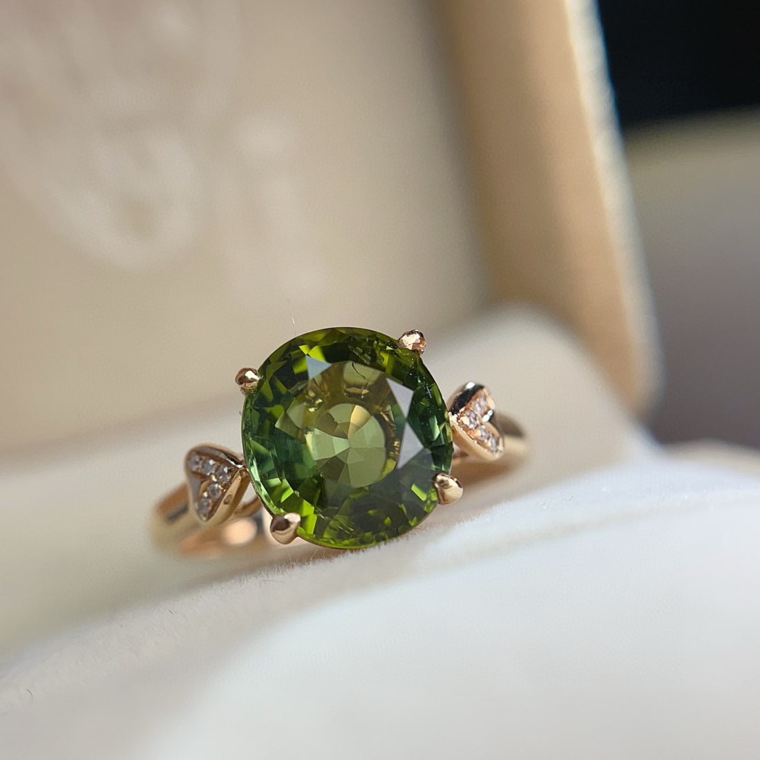 14k Gold 3.60 Ct Natural Tourmaline & Diamond Ring: Ref:230950183 // gold content:14k gold // ring size:7. 25us // // main gemstone:tourmaline // shape:oval // carat weight:3. 60ct // color:green // treatment:natural // // adjacent gemstone 2 : diamond