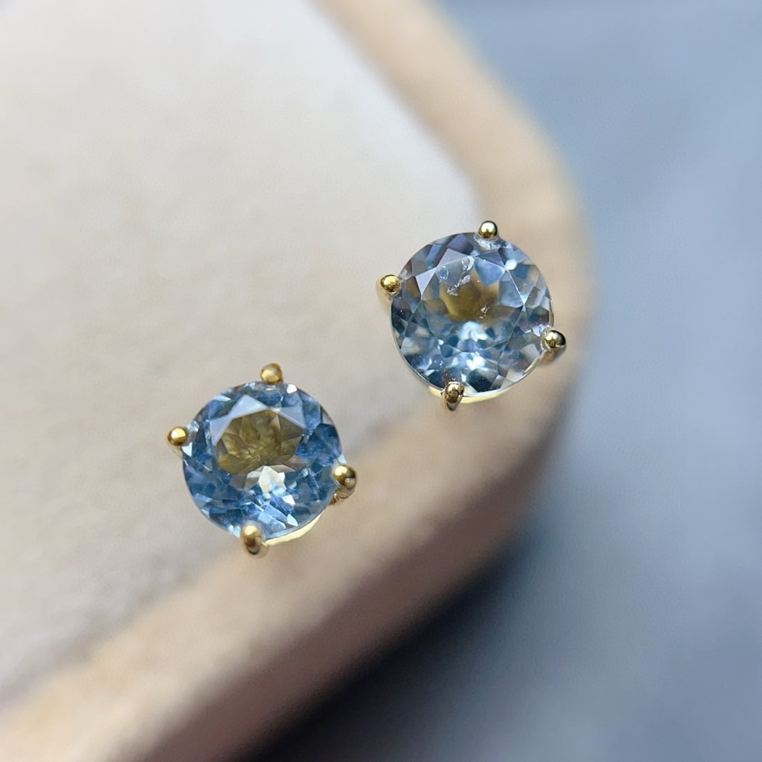 14k Gold 2.00 Ct Natural Aquamarine Earrings - 2