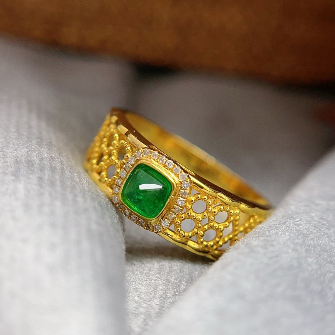 14k Gold 0.45 Ct Vivid Green Natural Emerald & Diamond Ring - 3