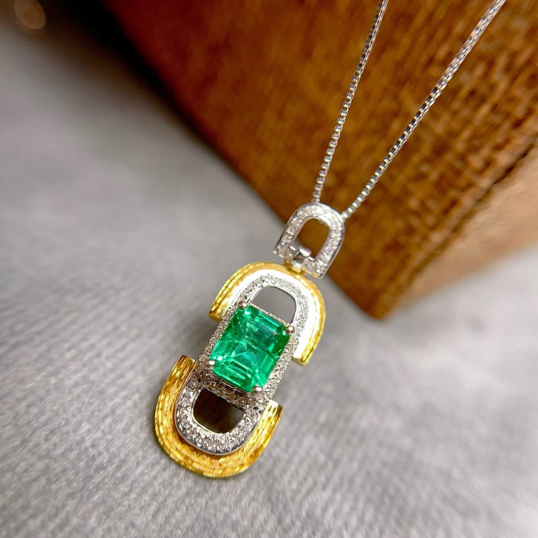 14k Gold 1.00 Ct Vivid Green Natural Emerald & Diamond Pendant( Without Chain ) - 3