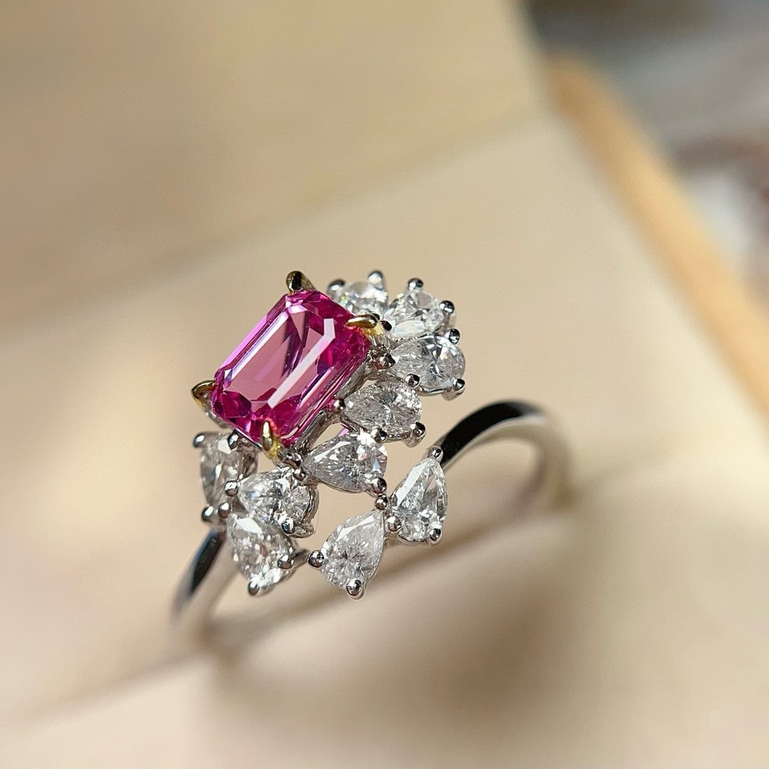 14k Gold 1.00 Ct Natural Padparadscha Sapphire & Diamond Ring - 3