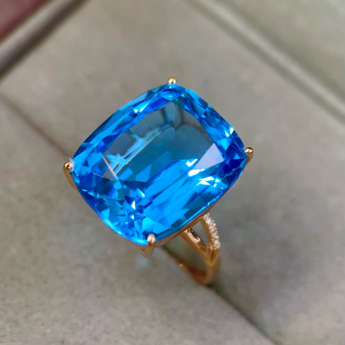 14k Gold 17.88 Ctw Natural Topaz & Diamond Ring - 3