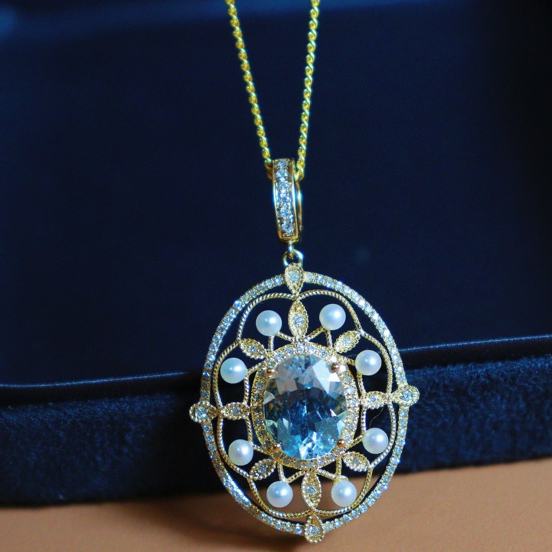 14k Gold 2.45 Ctw Natural Aquamarine & Diamond Pendant( Without Chain ): Ref:230950249 // gold content:14k gold // main gemstone:aquamarine // shape:oval // carat weight:2ct // color:blue // treatment:natural // // adjacent gemstone 2 : diamond // shape:round // carat