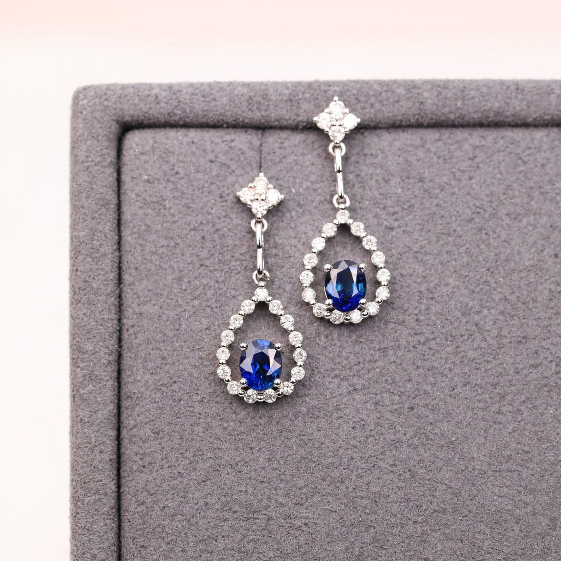 14k Gold 0.78 Ct Vivid Blue Natural Sapphire & Diamond Earrings: Ref:230950263 // gold content:14k gold // main gemstone:sapphire // shape:oval // carat weight:0. 78ct // color:vivid blue // treatment:natural // // adjacent gemstone 2 : diamond // shape:round //