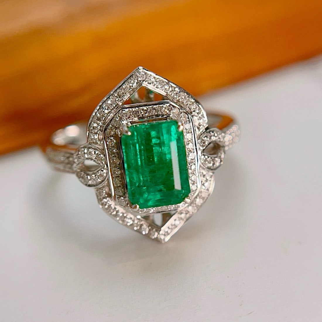 14k Gold 1.40 Ct Vivid Green Natural Emerald & Diamond Ring: Ref:230950273 // gold content:14k gold // ring size:7. 25us // // main gemstone:emerald // shape:octagonal // carat weight:1. 40ct // color:vivid green // treatment:natural // // adjacent gemstone