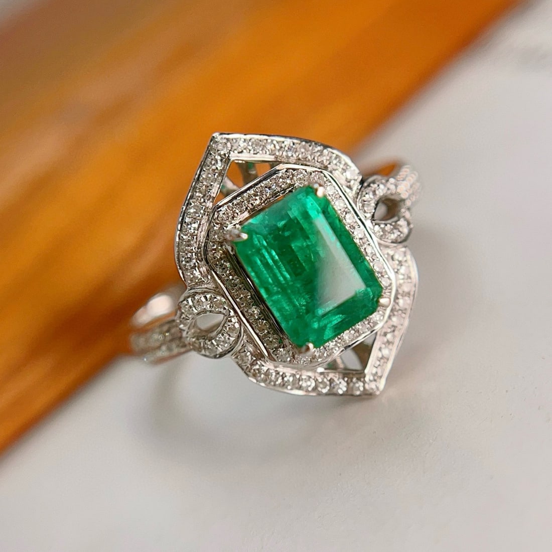 14k Gold 1.40 Ct Vivid Green Natural Emerald & Diamond Ring - 2