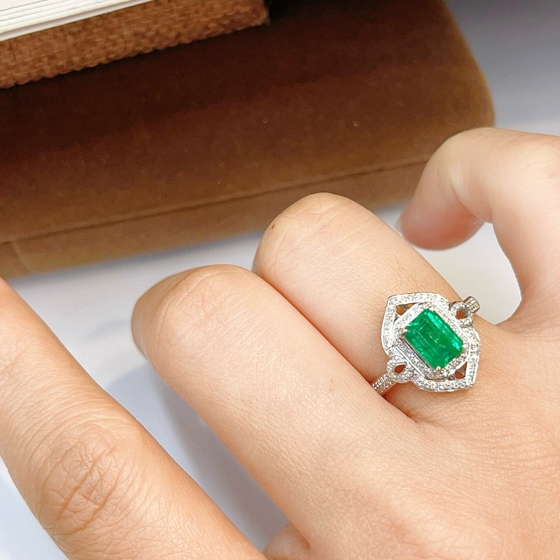 14k Gold 1.40 Ct Vivid Green Natural Emerald & Diamond Ring - 3