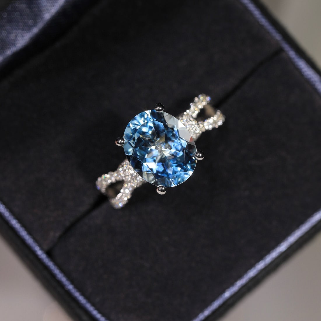 14k Gold 3.57 Ctw Natural Aquamarine & Diamond Ring: Ref:230950276 // gold content:14k gold // ring size:7. 25us // // main gemstone:aquamarine // shape:oval // carat weight:3. 20ct // color:santa maria color // treatment:natural // // adjacent