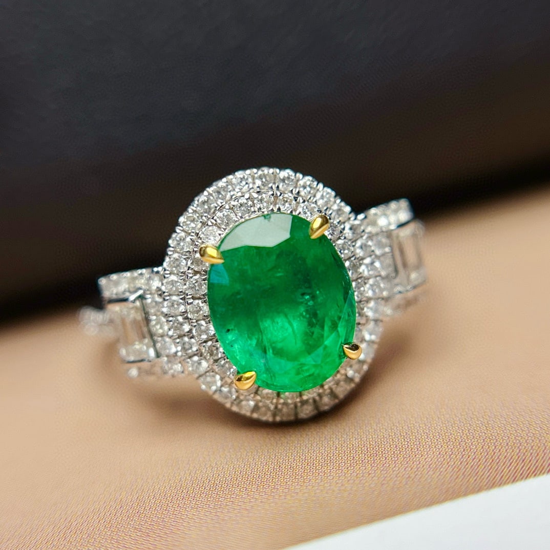 14k Gold 1.85 Ct Vivid Green Natural Emerald & Diamond Ring: Ref:230950292 // gold content:14k gold // ring size:7. 25us // // main gemstone:emerald // shape:oval // carat weight:1. 85ct // color:vivid green // treatment:natural // // adjacent gemstone 2 :