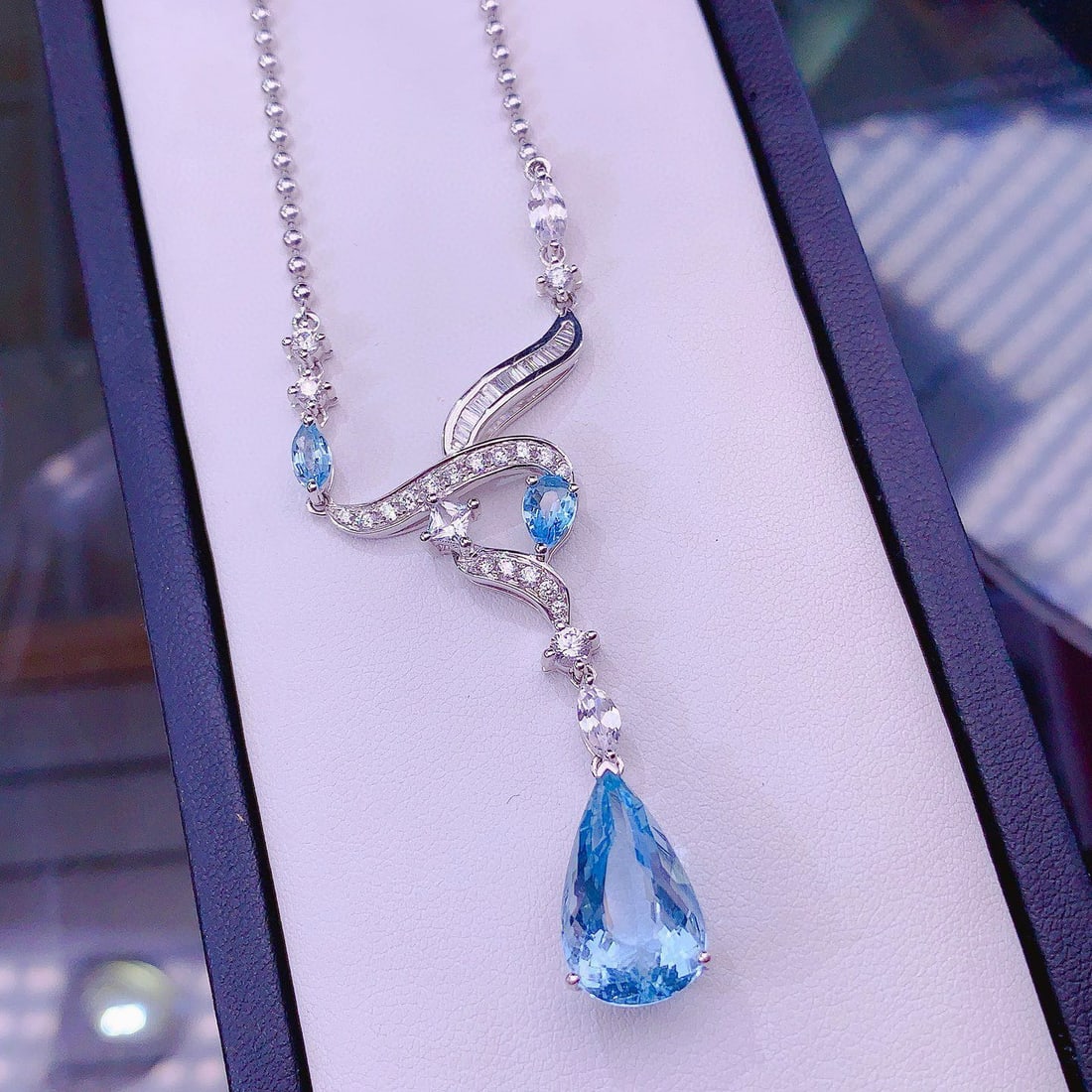 14k Gold 7 Ct Natural Aquamarine & Diamond Necklace - 3