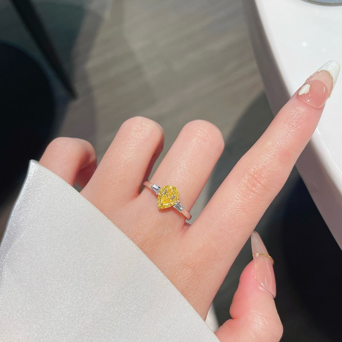 14k Gold 0.46 Ctw Natural Yellow Diamond & Diamond Ring - 4