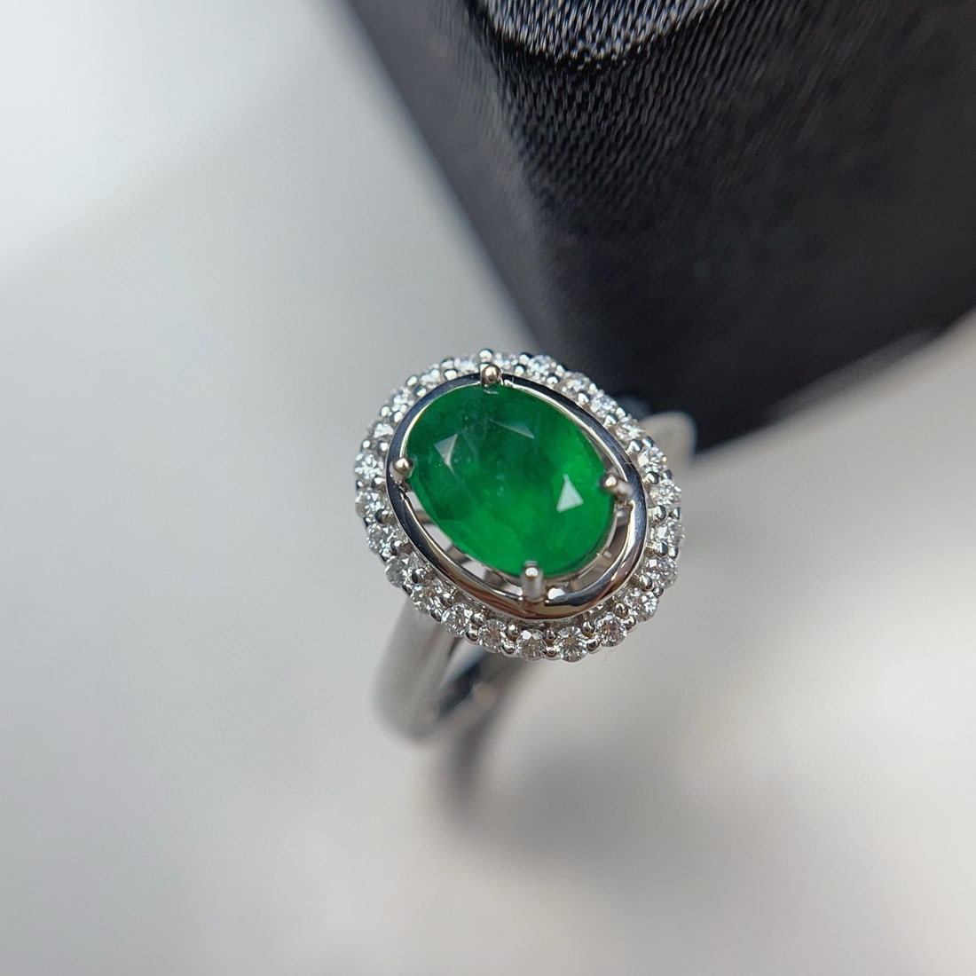 14k Gold 1.30 Ct Vivid Green Natural Emerald & Diamond Ring (1 of 7)