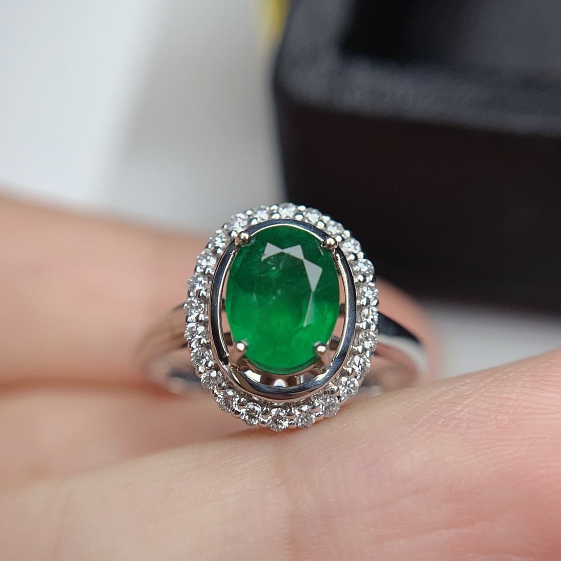 14k Gold 1.30 Ct Vivid Green Natural Emerald & Diamond Ring - 3