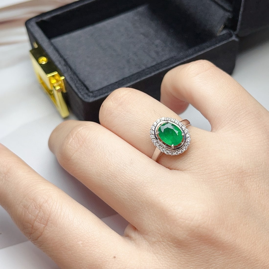 14k Gold 1.30 Ct Vivid Green Natural Emerald & Diamond Ring - 4