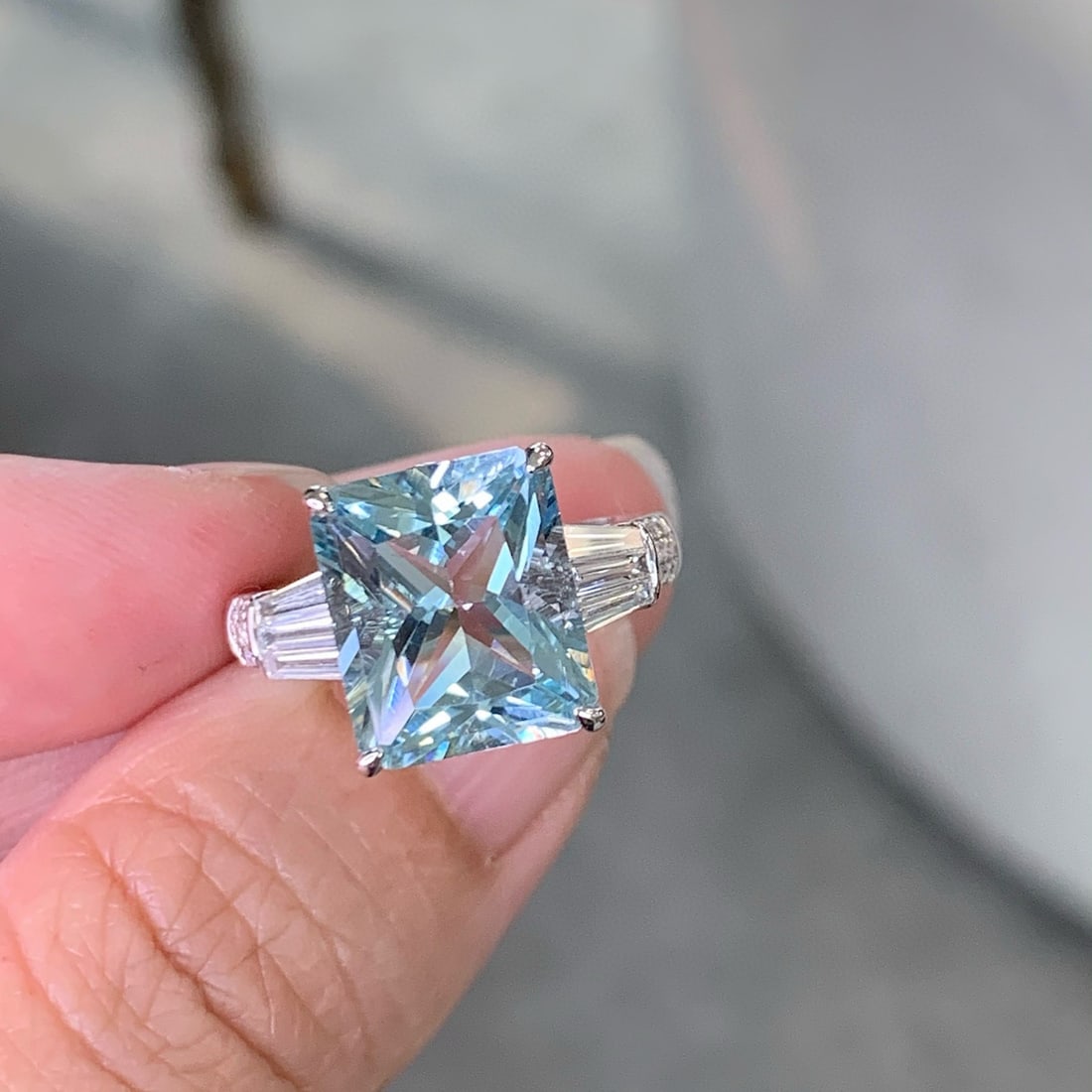 14k Gold 5.39 Ctw Natural Aquamarine & Diamond Ring: Ref:230950338 // gold content:14k gold // ring size:7. 25us // // main gemstone:aquamarine // shape:radiant // carat weight:4. 84ct // color:santa maria color // treatment:natural // // adjacent