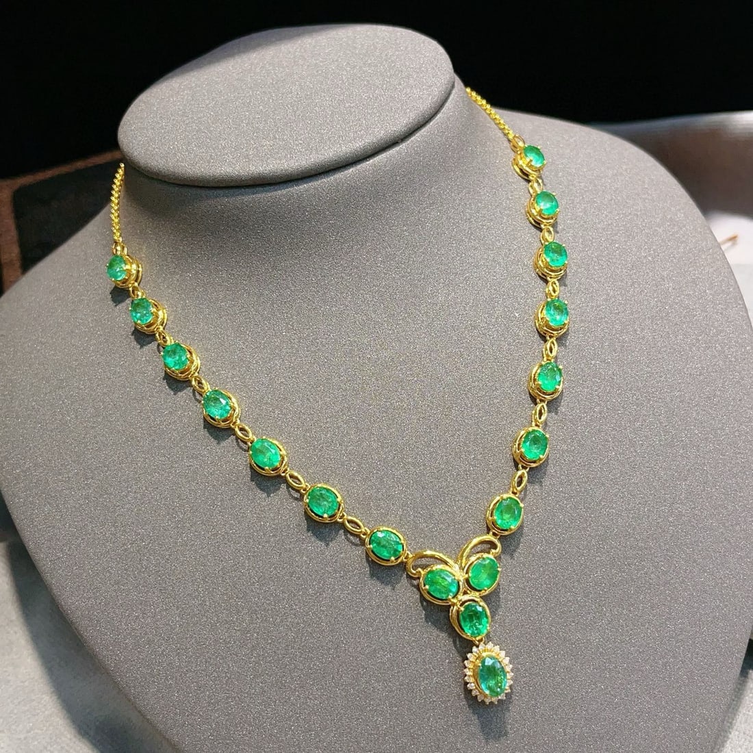 14k Gold 7.05 Ct Natural Emerald & Diamond Necklace - 5