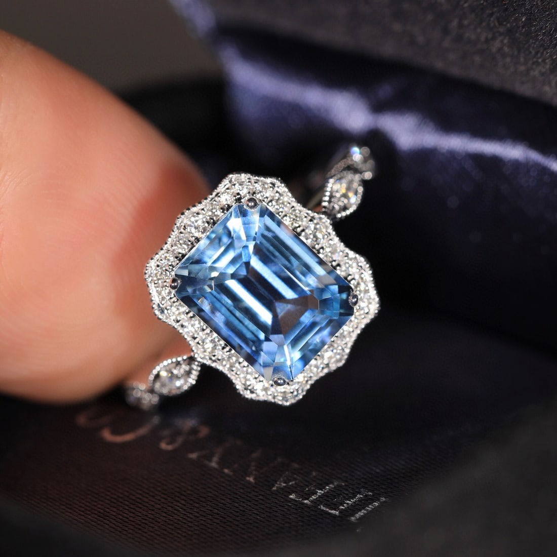 14k Gold 2.00 Ct Natural Aquamarine & Diamond Ring - 8