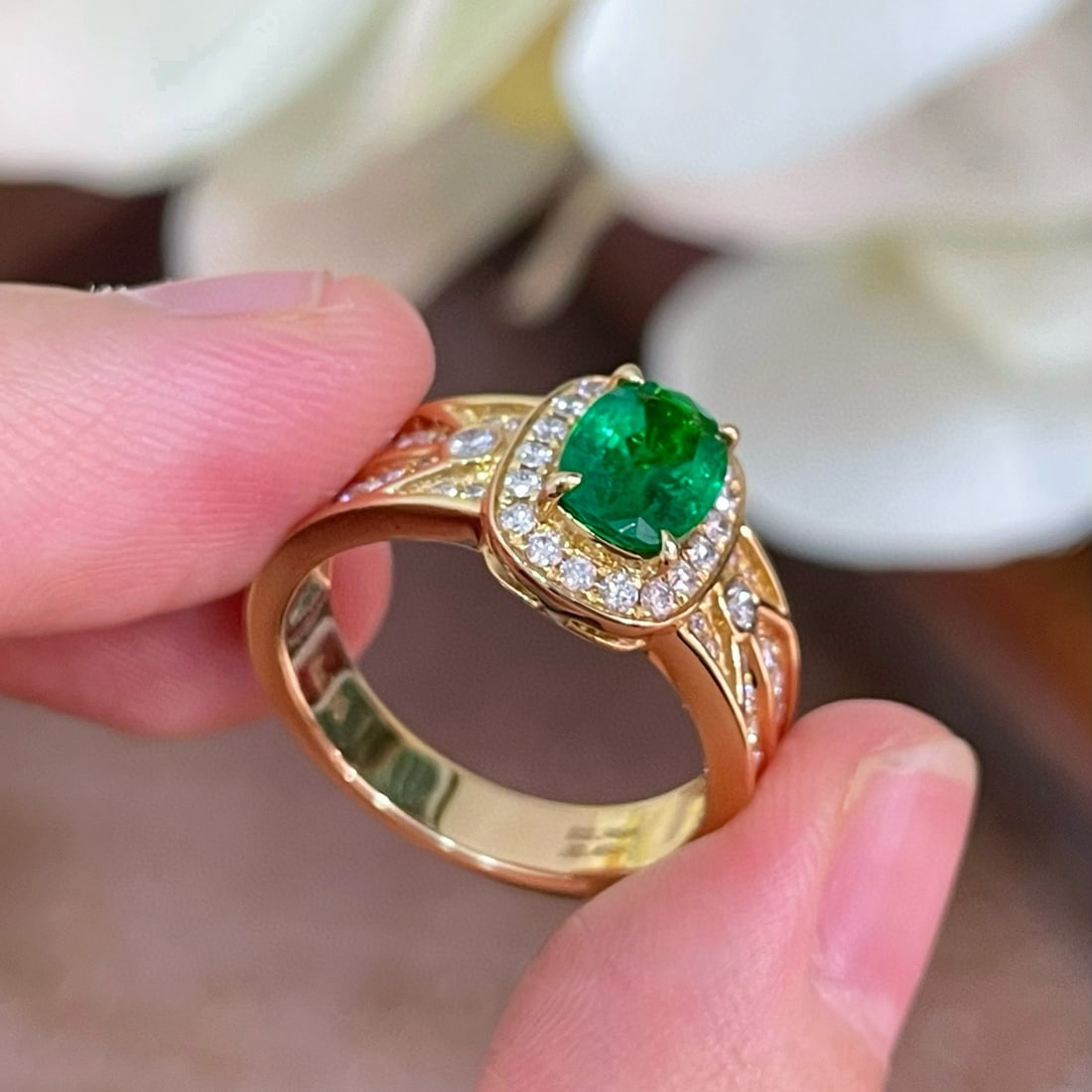 14k Gold 1.45 Ctw Vivid Green Natural Emerald & Diamond Ring - 5
