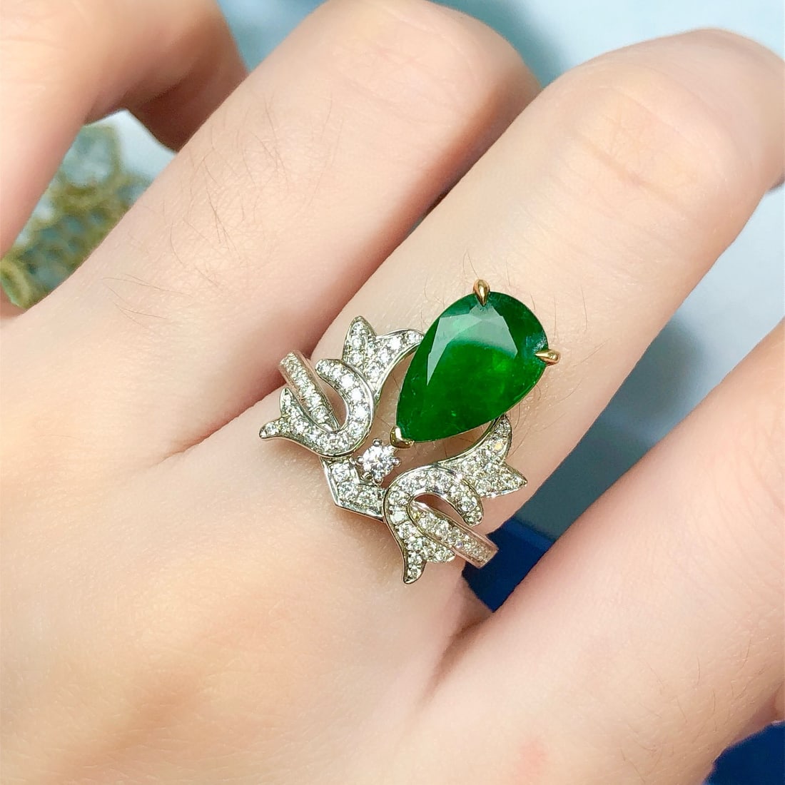 14k Gold 2.51 Ctw Vivid Green Natural Emerald & Diamond Ring - 4