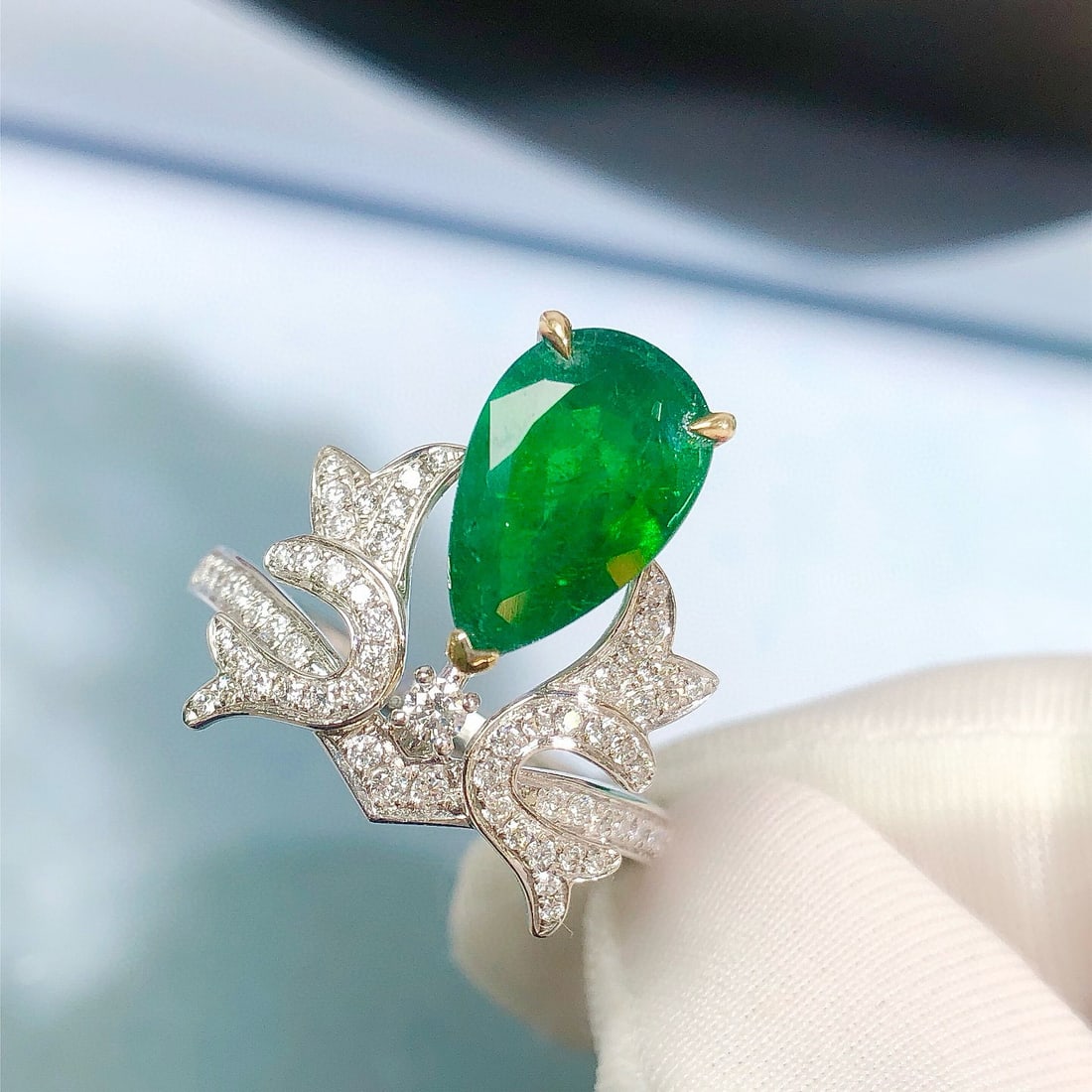 14k Gold 2.51 Ctw Vivid Green Natural Emerald & Diamond Ring - 5