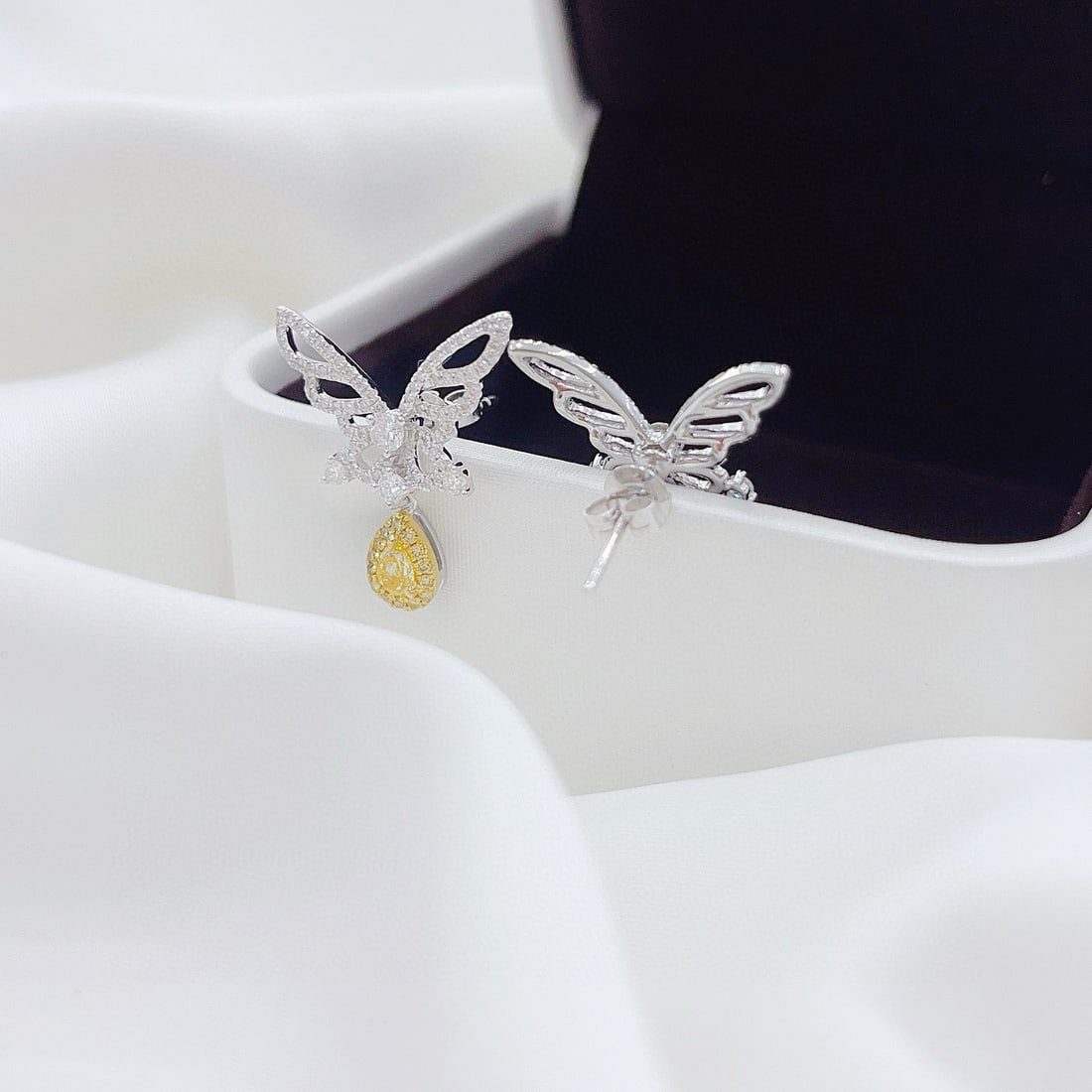 14k Gold 1.06 Ctw Natural Yellow Diamond & Diamond & Butterfly Earrings - 3