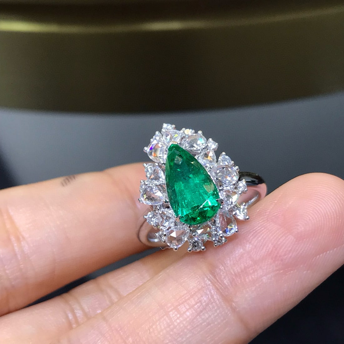 14k Gold 2.47 Ctw Vivid Green Natural Emerald & Diamond Ring - 5