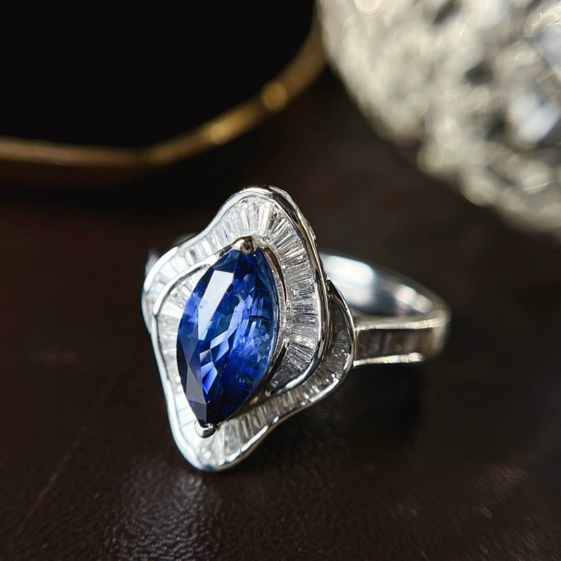 14k Gold 2.00 Ct Vivid Blue Natural Sapphire & Diamond Ring - 4