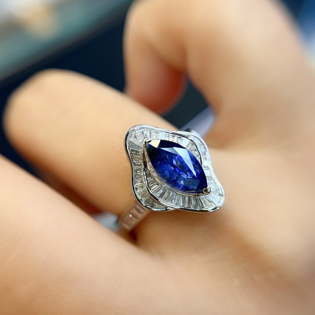 14k Gold 2.00 Ct Vivid Blue Natural Sapphire & Diamond Ring - 5