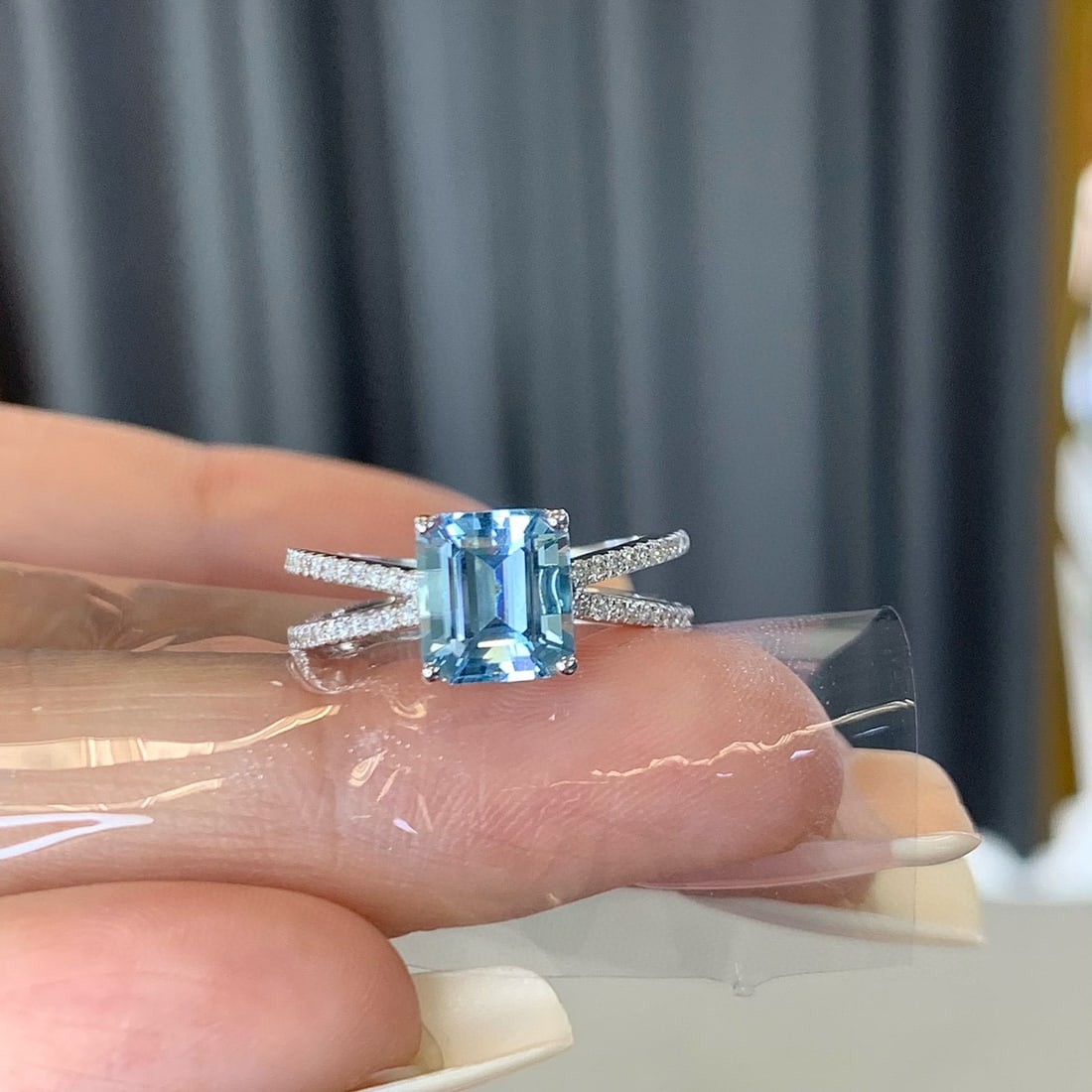 14k Gold 1.93 Ctw Natural Aquamarine & Diamond Ring: Ref:230950419 // gold content:14k gold // ring size:7. 25us // // main gemstone:aquamarine // shape:octagonal // carat weight:1. 74ct // color:santa maria color // treatment:natural // // adjacent