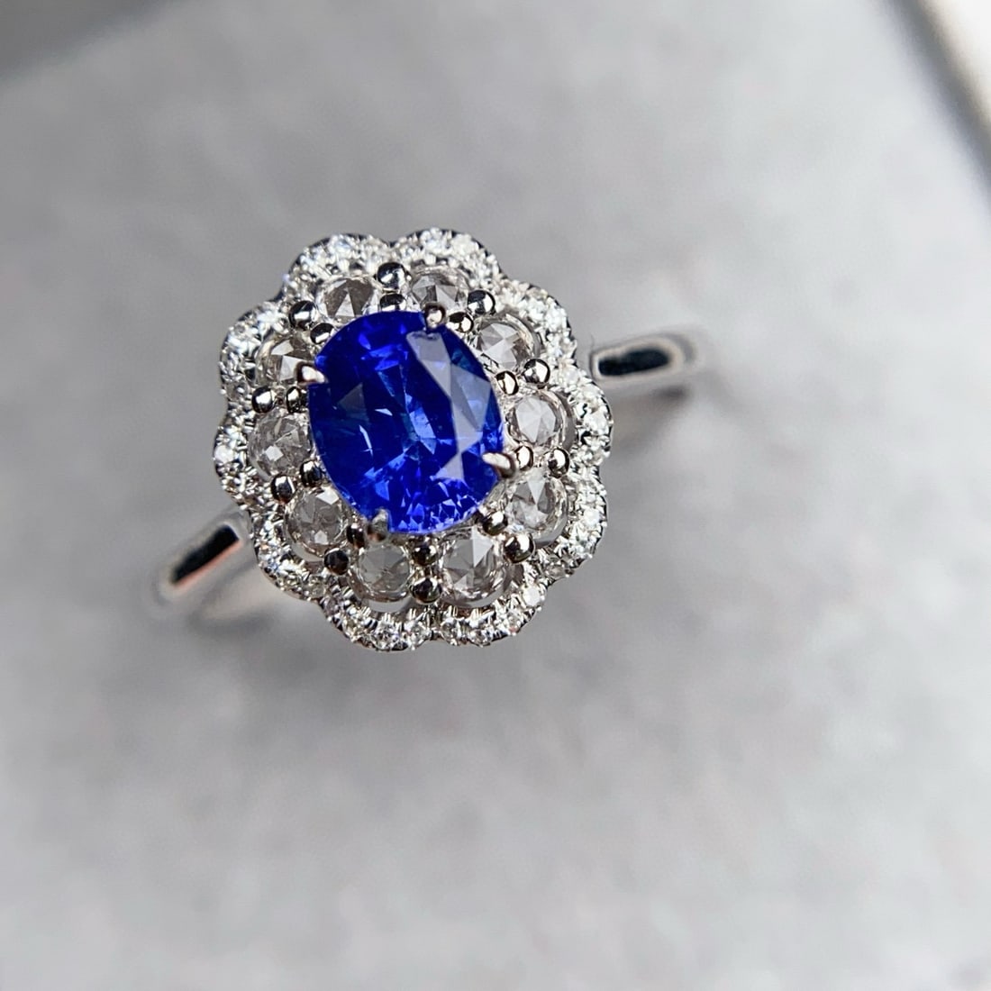 14k Gold 0.8 Ct Natural Sapphire & Diamond Ring - 2