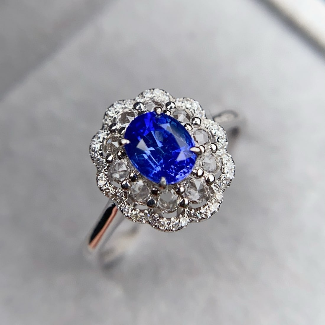 14k Gold 0.8 Ct Natural Sapphire & Diamond Ring - 3