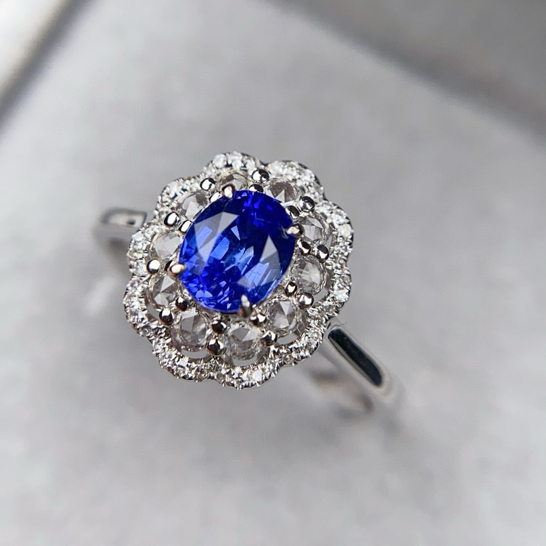 14k Gold 0.8 Ct Natural Sapphire & Diamond Ring - 4