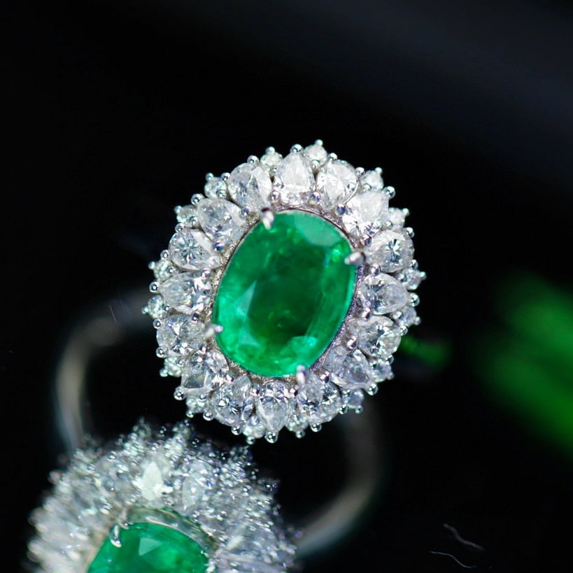 14k Gold 3.28 Ctw Vivid Green Natural Emerald & Diamond Ring - 2