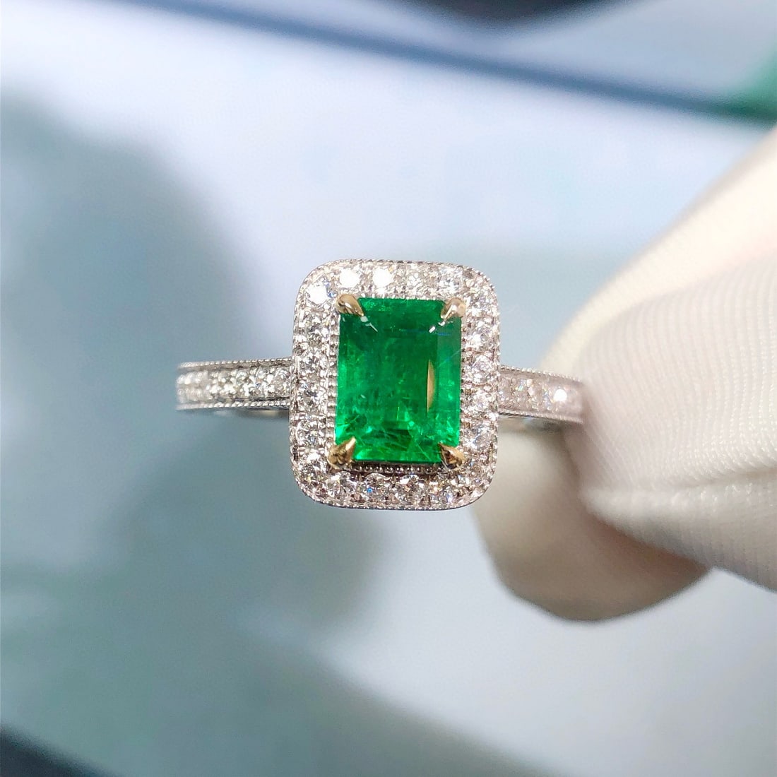 14k Gold 1.48 Ctw Vivid Green Natural Emerald & Diamond Ring: Ref:230950439 // gold content:14k gold // ring size:7. 25us // // main gemstone:emerald // shape:octagonal // carat weight:1. 10ct // color:vivid green // treatment:natural // // adjacent gemstone
