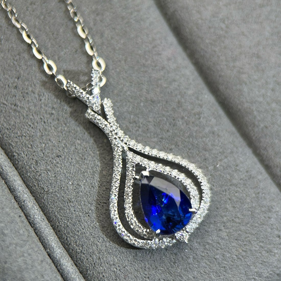 14k Gold 0.95 Ct Vivid Blue Natural Sapphire & Diamond Pendant( Without Chain ): Ref:230950449 // gold content:14k gold // main gemstone:sapphire // shape:pear // carat weight:0. 95ct // color:vivid blue // treatment:natural // // adjacent gemstone 2 : diamond // number of stones: