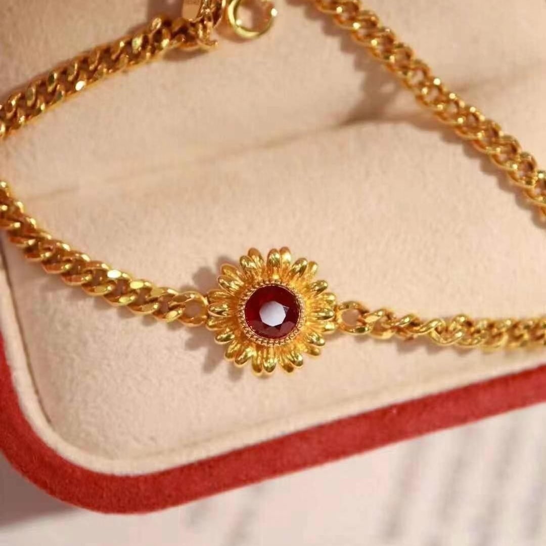 14k Gold 0.64 Ct Natural Ruby & Flowers Bracelet - 3