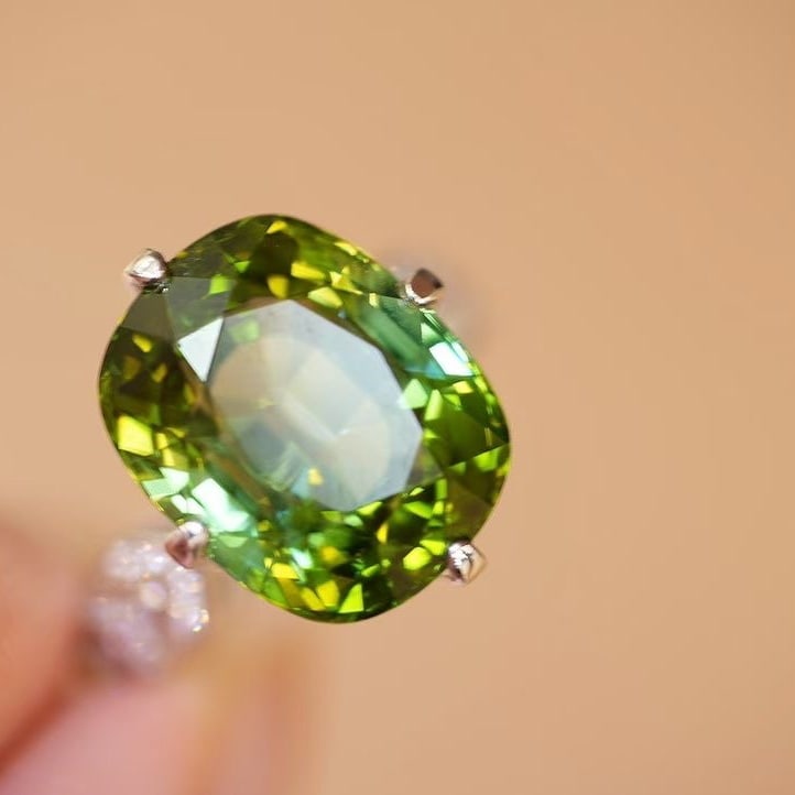 14k Gold 13.8 Ct Natural Tourmaline & Diamond Ring: Ref:230949013 // gold content:14k gold // ring size:7. 25us // // main gemstone:tourmaline // shape:cushion // carat weight:13. 8ct // color:green // treatment:natural // // adjacent gemstone 2 : diam