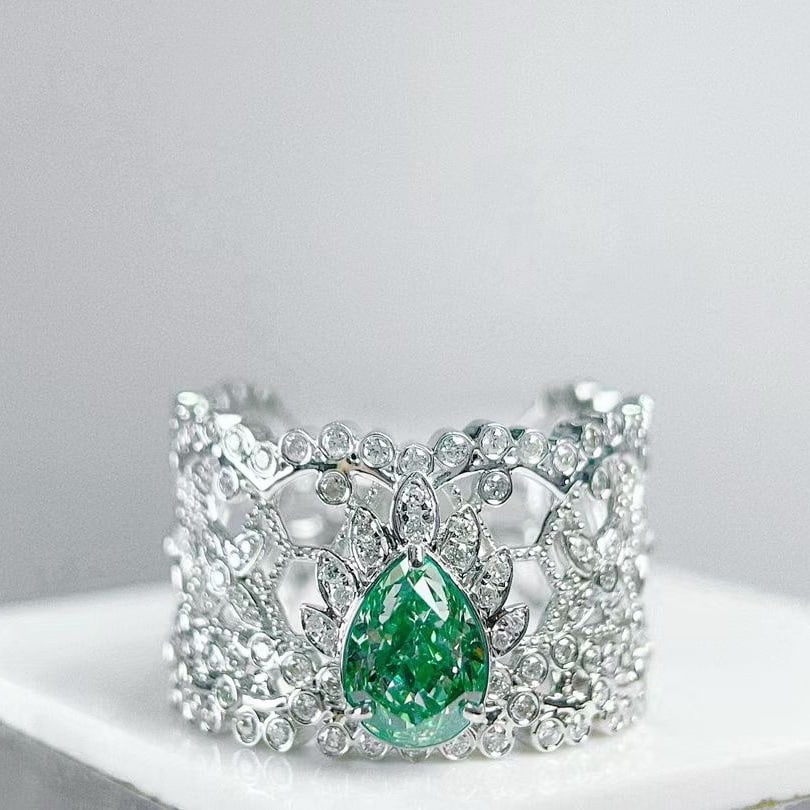 14k Gold 1.57 Ctw Natural Green Diamond & Diamond Ring: Ref:230949025 // gold content:14k gold // ring size:7. 25us // // main gemstone:green diamond // shape:pear // carat weight:1. 00ct // color:green // treatment:natural // // adjacent gemstone 2 :