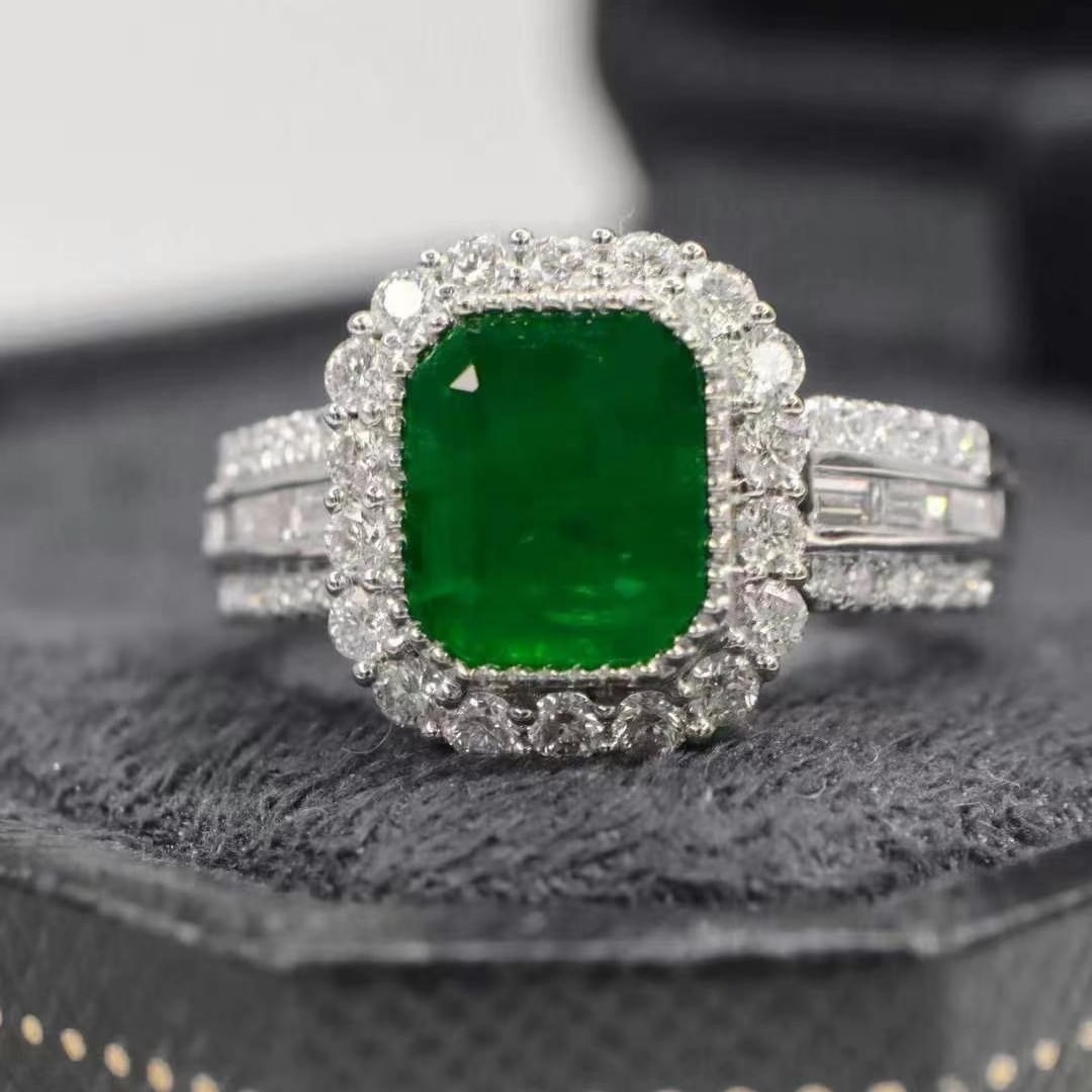 14k Gold 2.45 Ctw Vivid Green Natural Emerald & Diamond Ring: Ref:230949064 // gold content:14k gold // ring size:7. 25us // // main gemstone:emerald // shape:octagonal // carat weight:1. 85ct // color:vivid green // treatment:natural // // adjacent gemstone 2 :